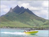 Vchodn pobe Mauritia m skvl panoramata a ple.